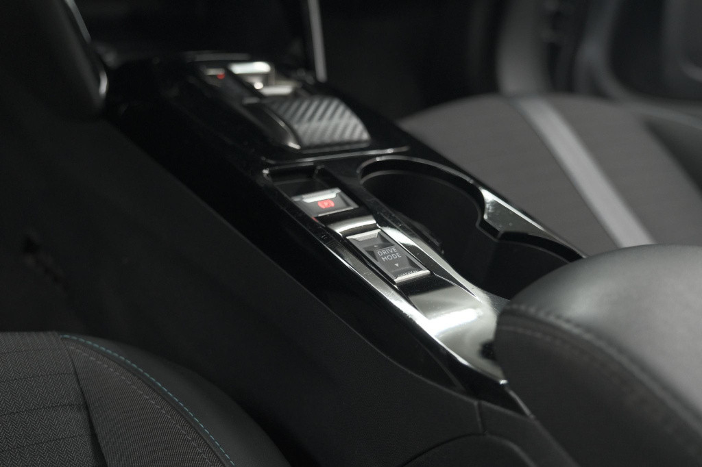 Peugeot E-2008 ev allure pack 50 kwh | 3 fase laadfunctie | camera | naviga