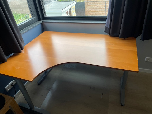 Hoek Bureau 220x120cm, stijlvol design.  Hoogte verstelbaar