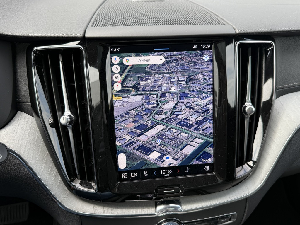 Volvo XC60 t8 455pk recharge ultra dark| full options ! luchtvering b&w sou