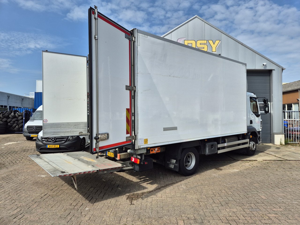 Daf LF210 fa Koelwagen Carrier