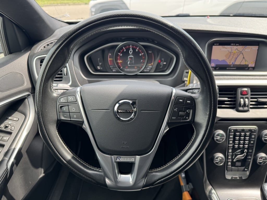 Volvo V40 2.0 t4 business sport r-design 190pk | navigatie | trekhaak afnb