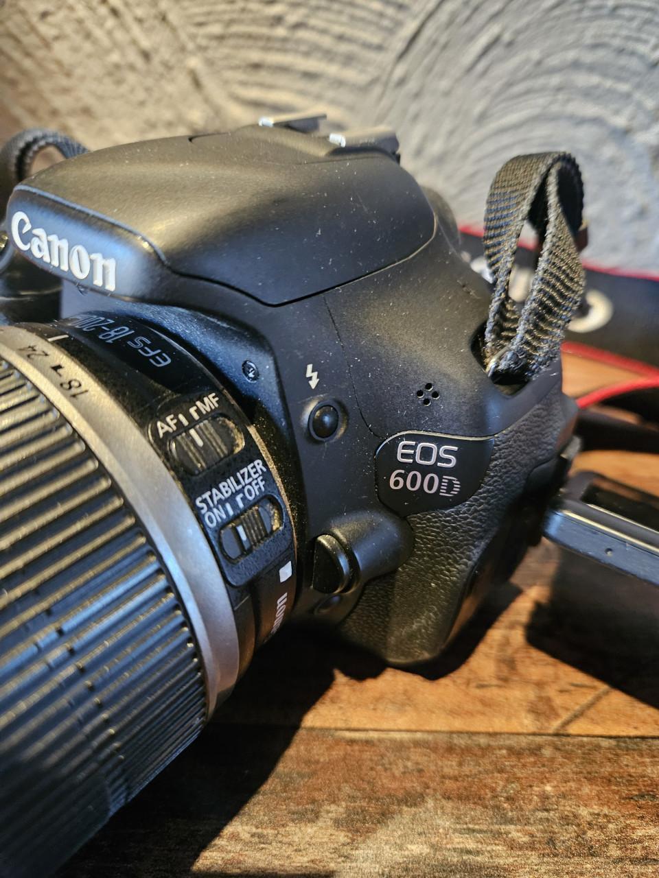 Canon EOS 600D spiegelreflexcamera met 18-200 mm lens