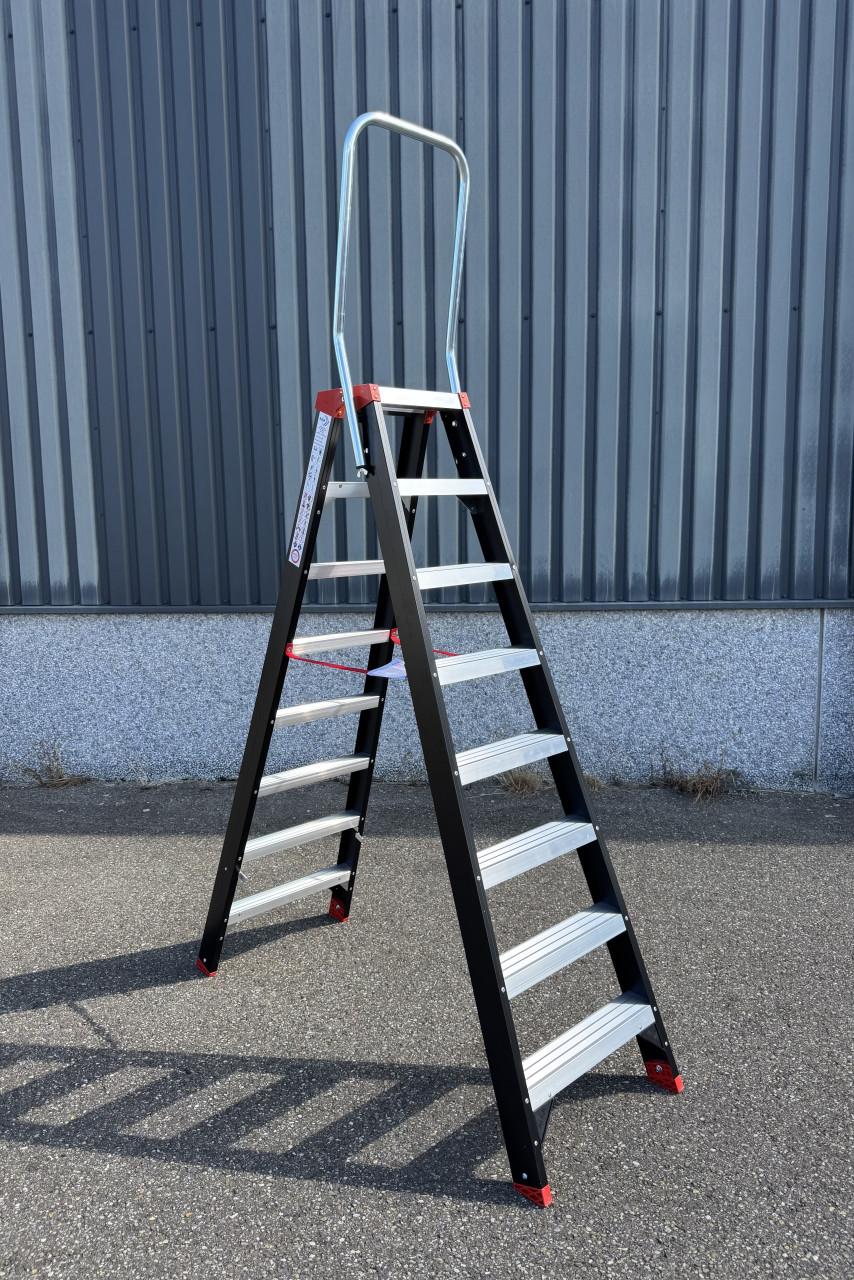 Trap 8 treden dubbel oploopbaar met steunbeugel NIEUW