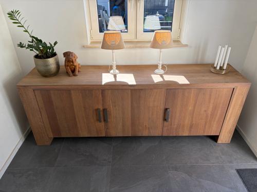 Robuust dressoir (eventueel met salontafel)