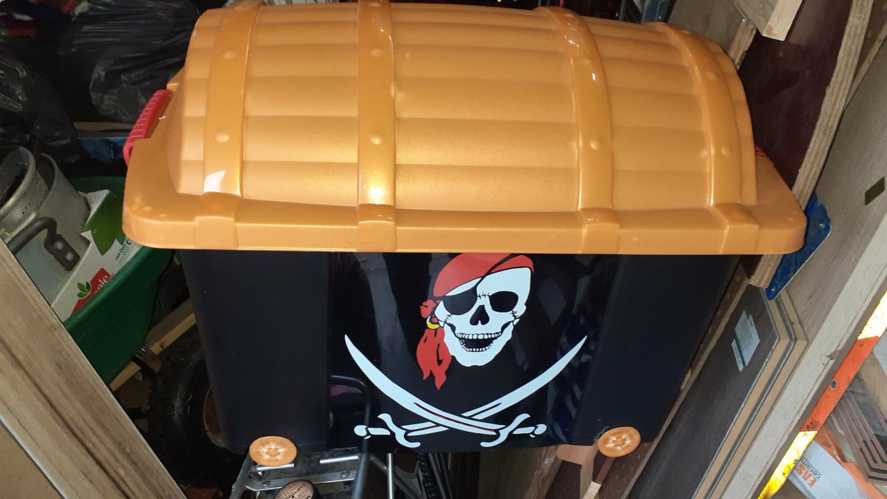 Playmobiel doos & Speelgoed.& en PIRATEN-Kist & Poppenhuis 2 x