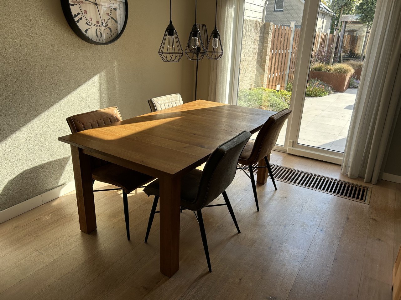 Eetkamertafel inclusief stoelen