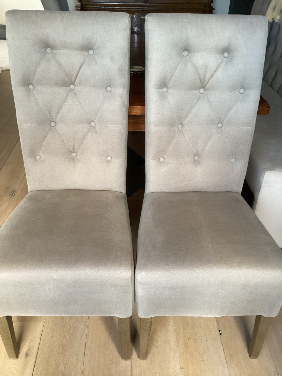 2 eetkamerstoelen