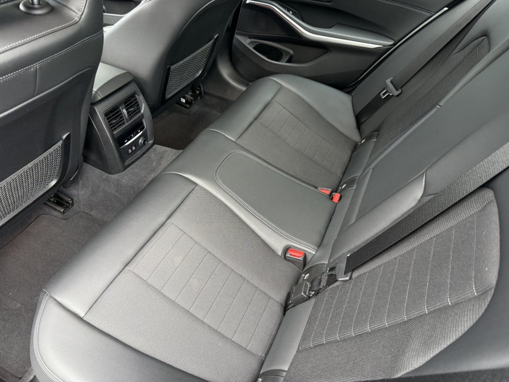 BMW 3-serie 320i automaat high executive sedan