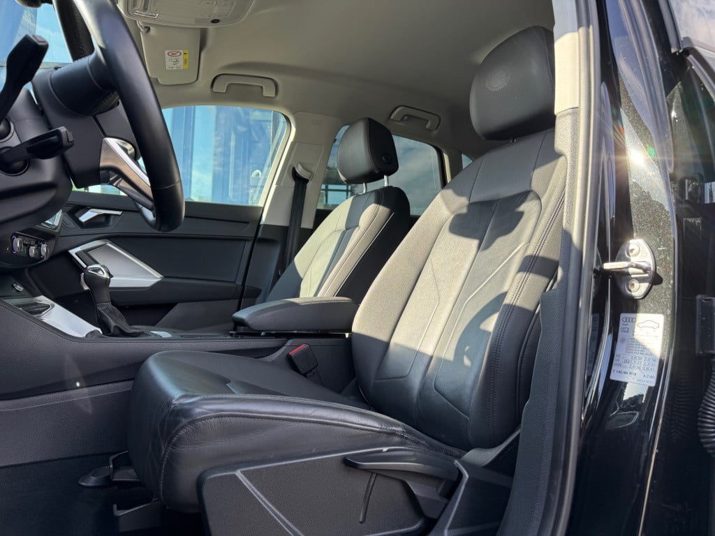 Audi Q3 35 tfsi * camera * matrix led * leer * keyless * trekhaak