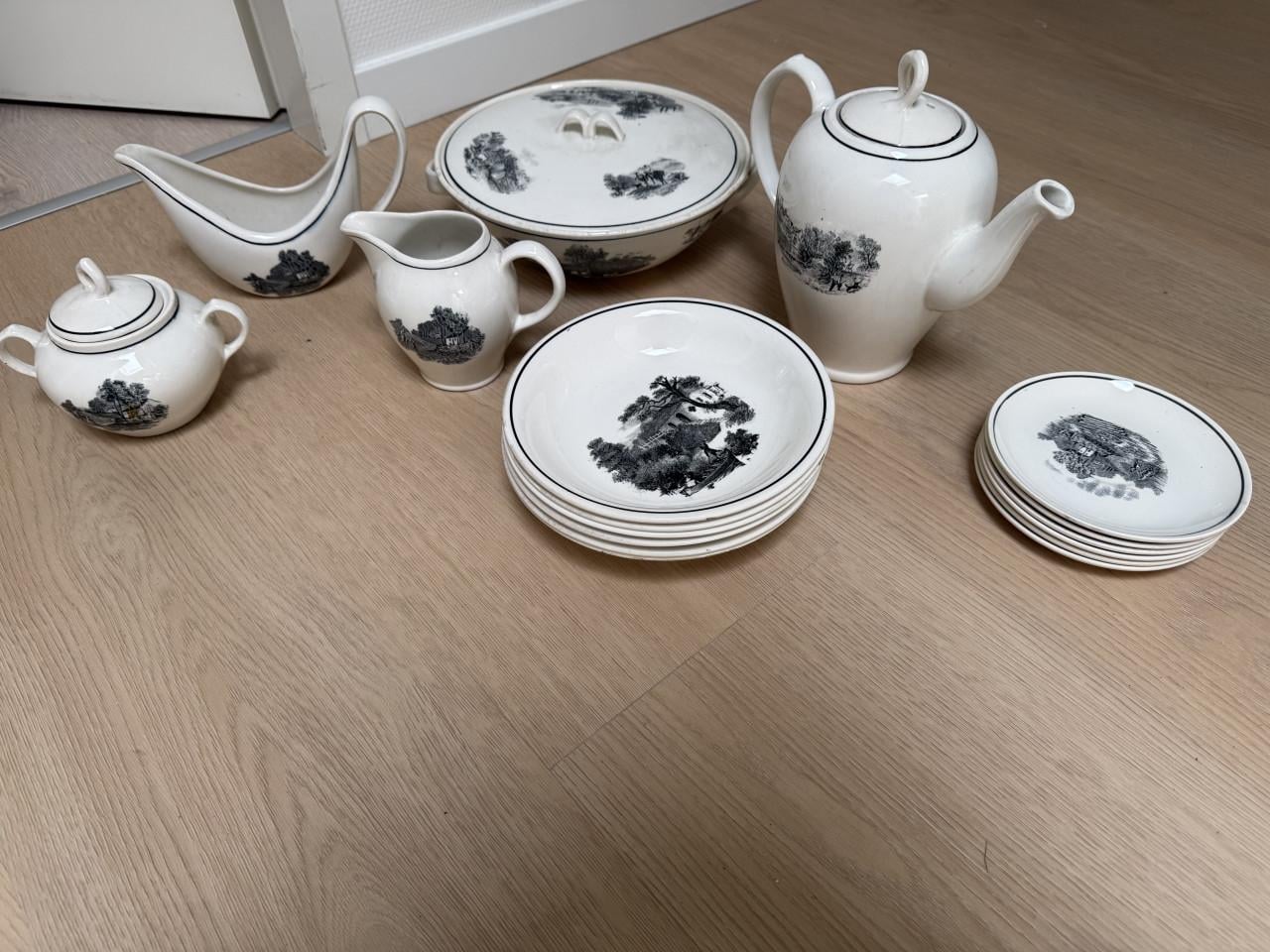 Delen van vintage servies