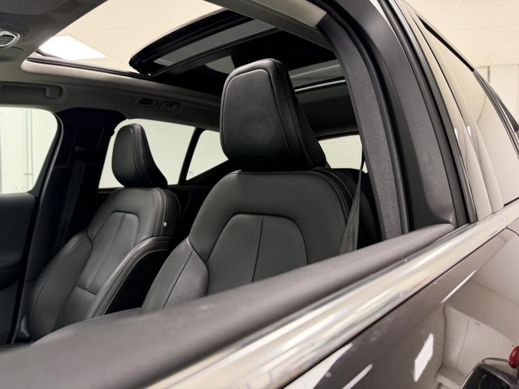 Volvo XC40 1.5 t4 recharge r-design expression | trekhaak | leer | harman/k