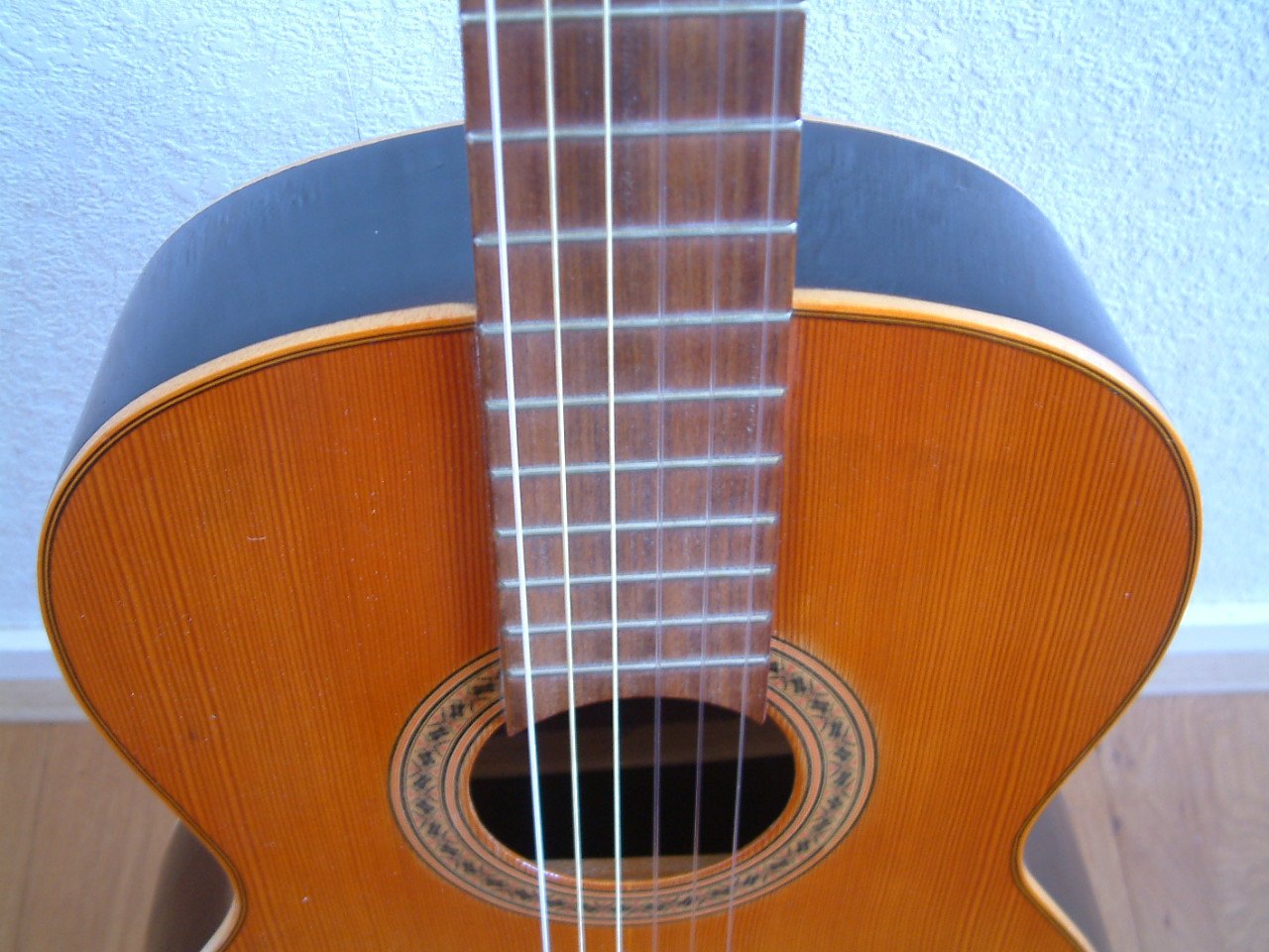Echte Spaanse gitaar klassiek  mooie klank -geen goedkoop houterig geluid