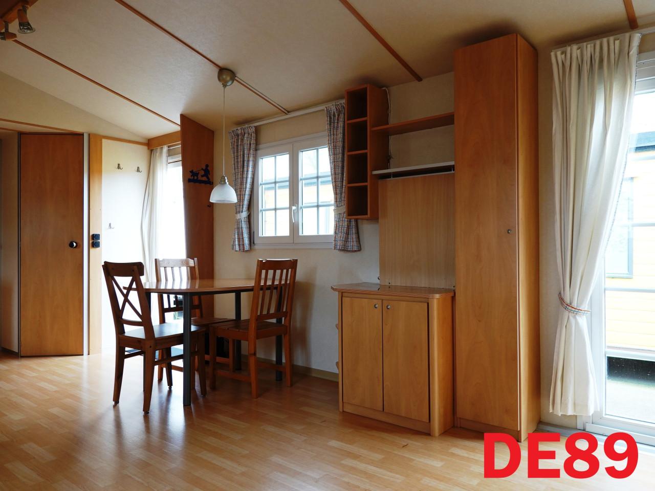 Keurig Bürstner chalet met 2 slaapkamers dubbel glas en middenkamer te koop