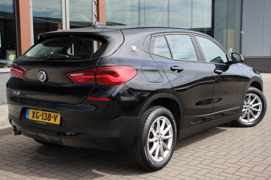 BMW X2 sdrive18i executive | leder | achteruitrijcamera | navi |