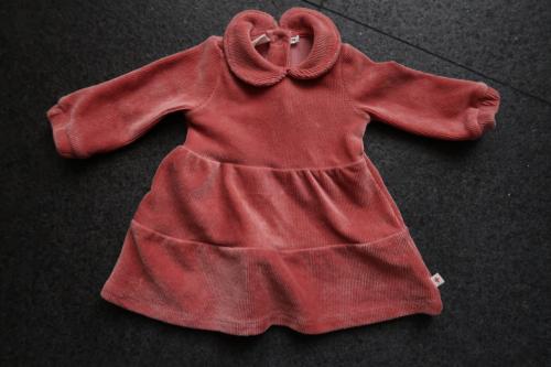 Baby jurkje ribfluweel tricot maatje 56, merk Feetje is als nieuw voor €5,-