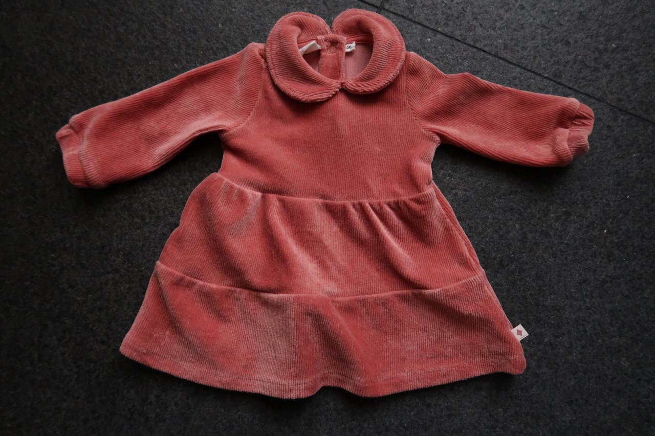 Baby jurkje ribfluweel tricot maatje 56, merk Feetje is als nieuw voor €5,-