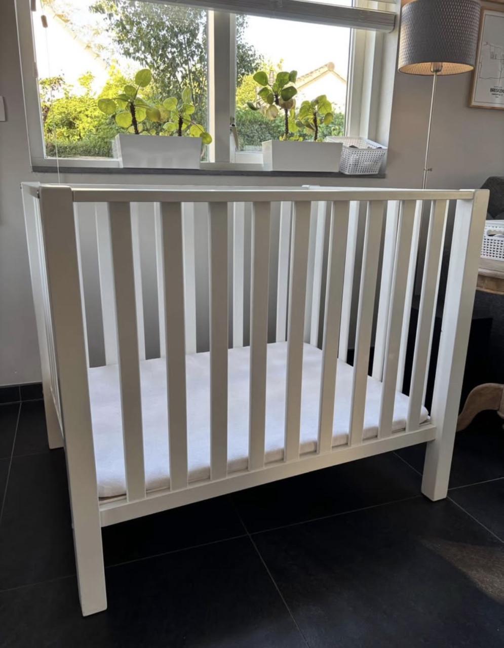 Box wit met matras en boxkleed