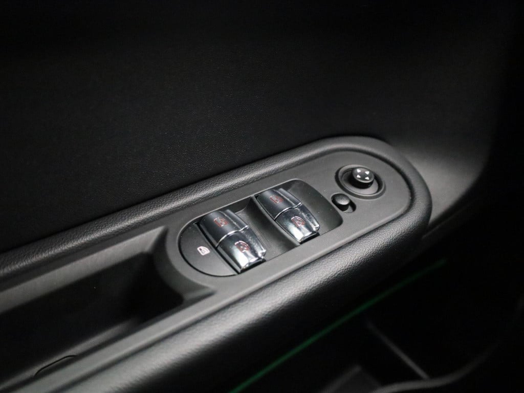 Mini Countryman 1.5 cooper business edition | automaat | lage km stand | ac