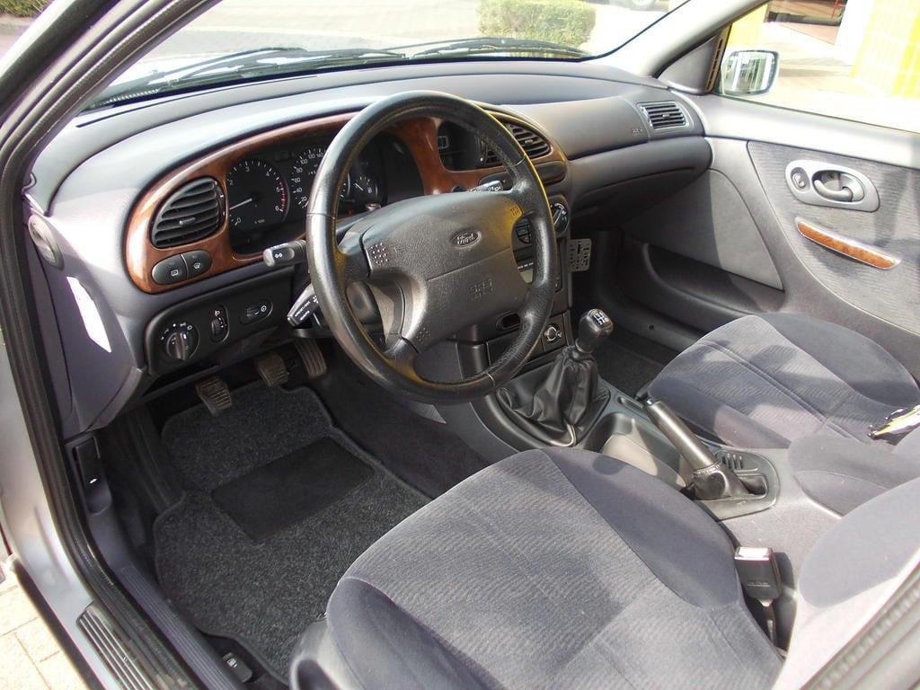 Ford Mondeo 1.8 td ghia