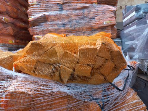 Netzakken haardhout en aanmaakhout