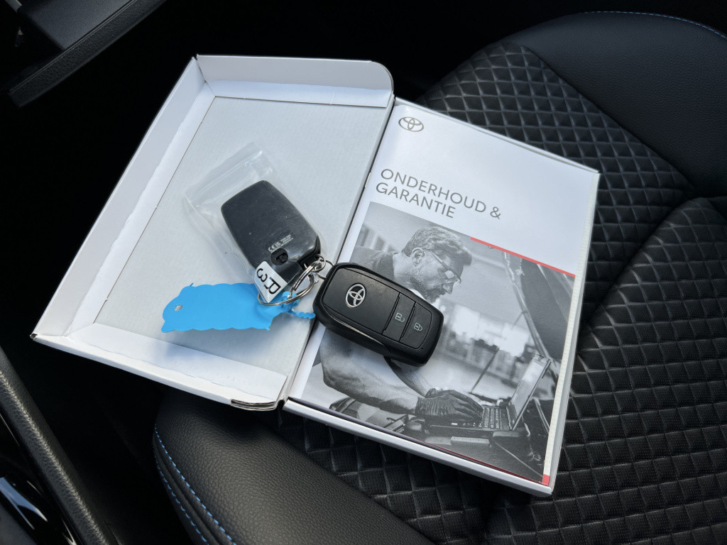 Toyota Yaris 1.5 hybrid 130 launch edition jbl audio | headup display | sto