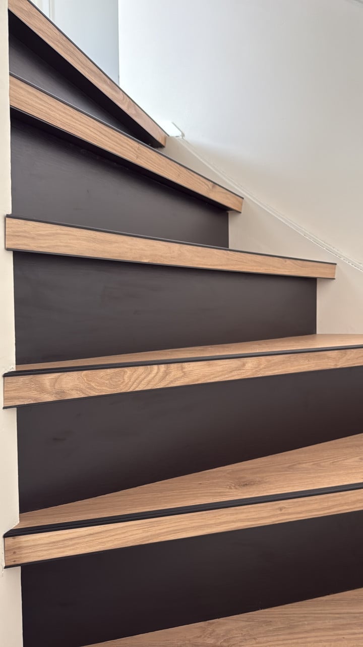 Vloeren, raamdecoratie en trapbeklding