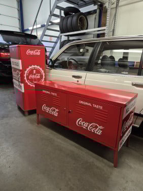 Mooie kasten gestyled in Coca Cola thema