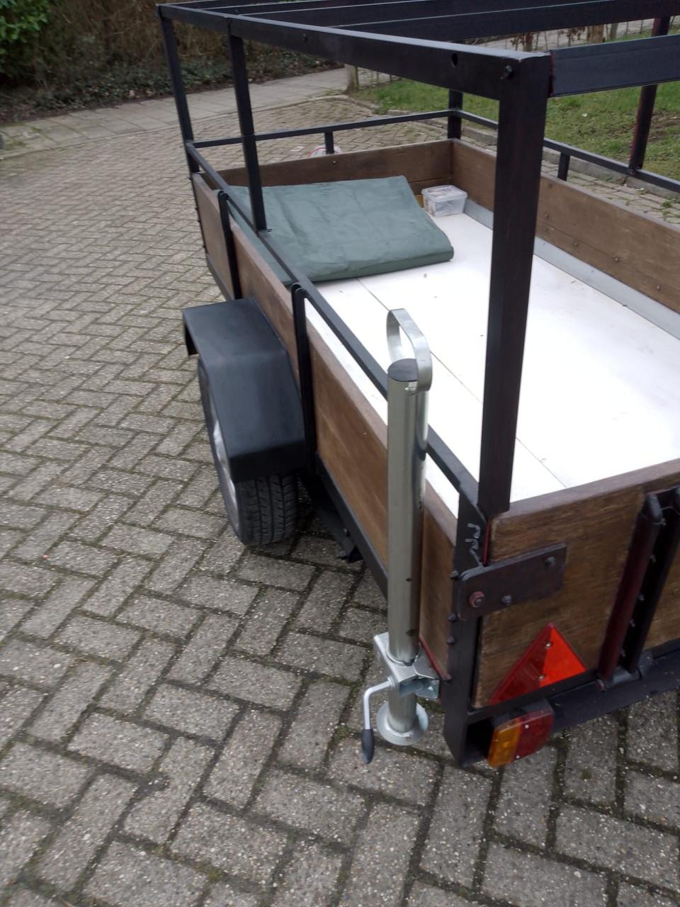 Nette aanhanger met frame - klaar voor gebruik!