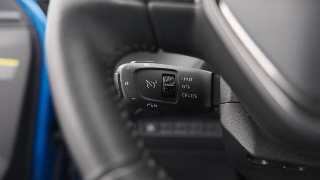 Peugeot 2008 puretech 130 allure | trekhaak | camera | apple carplay | stoe