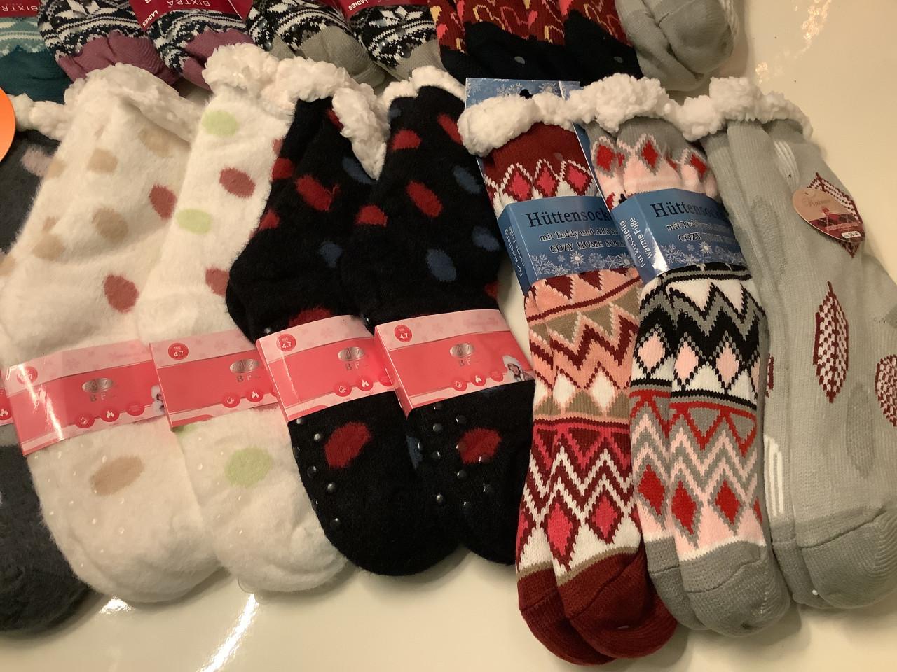 Partij leuke fluffy huissokken. (Partij 257)