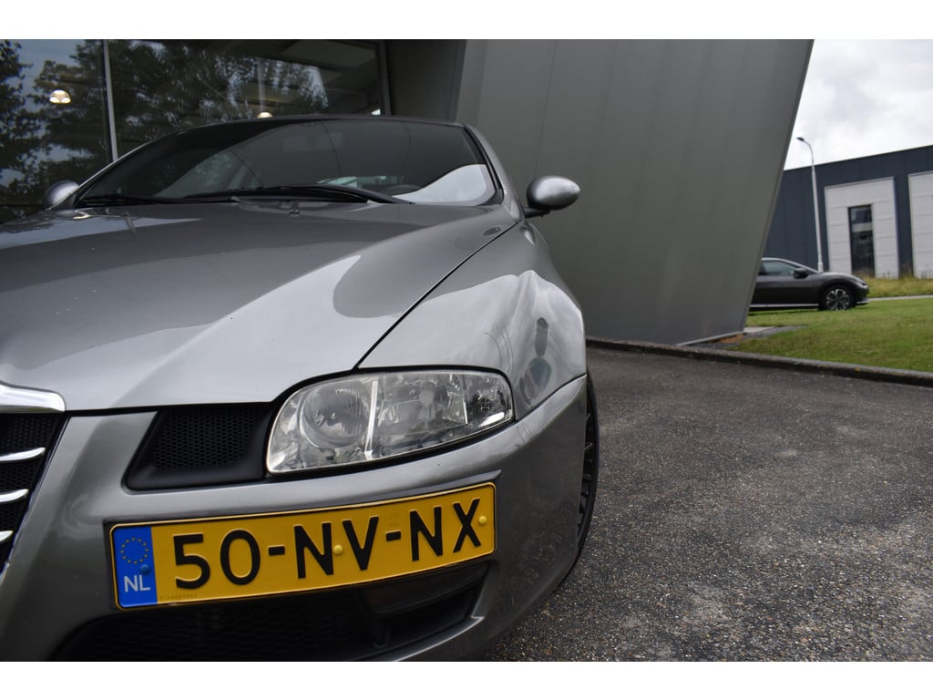 Alfa Romeo GT 2.0 jts distinctive