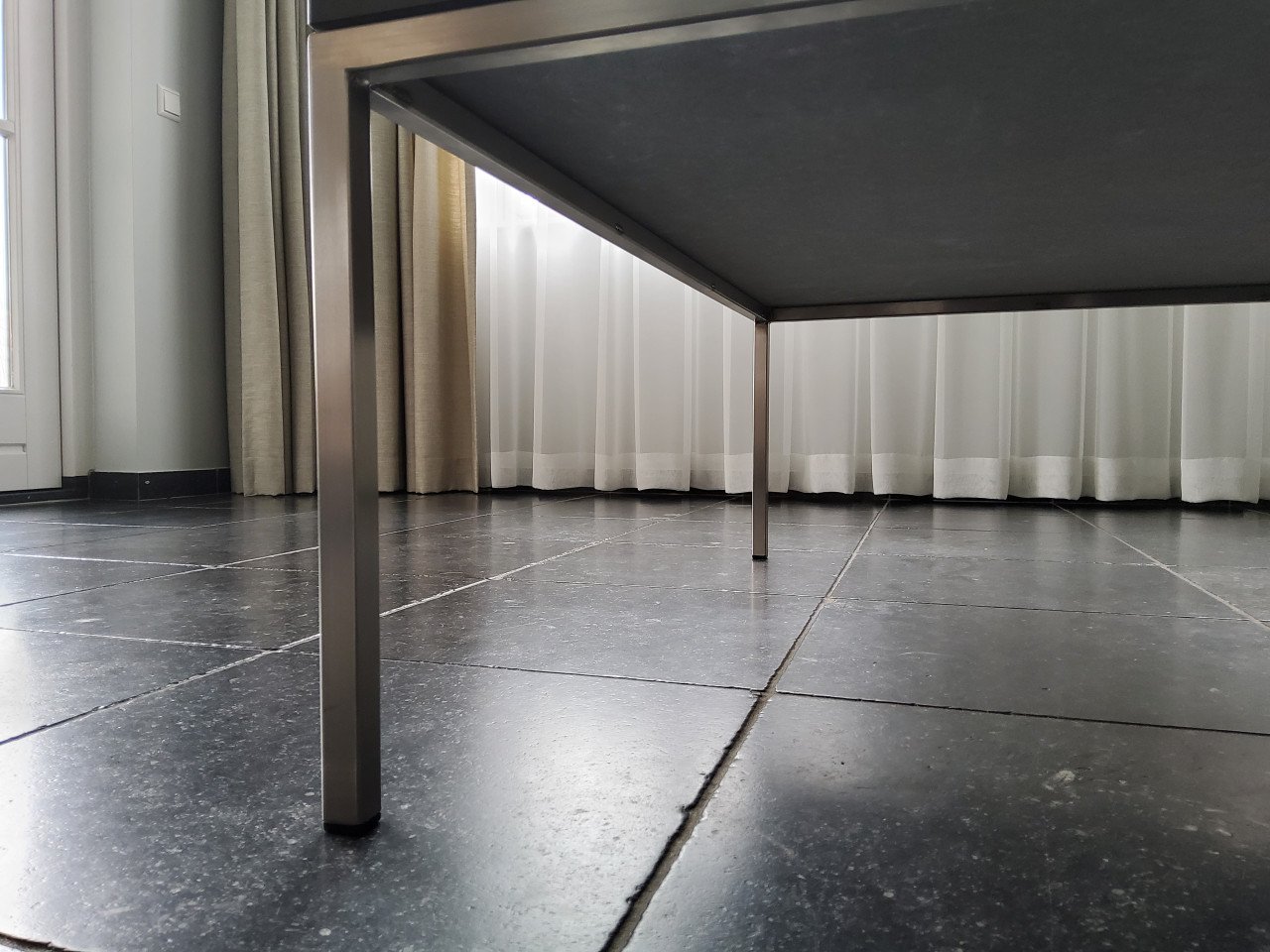 Metaform DD gepolijst granieten salontafel