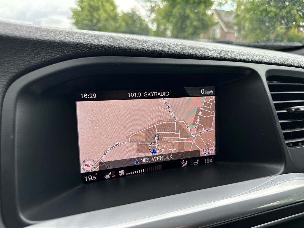 Volvo V60 2.0 t3 summum // 66.000km // dealeronderhouden //