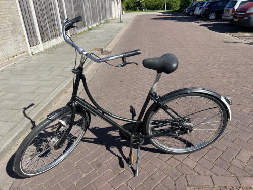 Te koop zwart kleurige damesfiets Blacky 1.