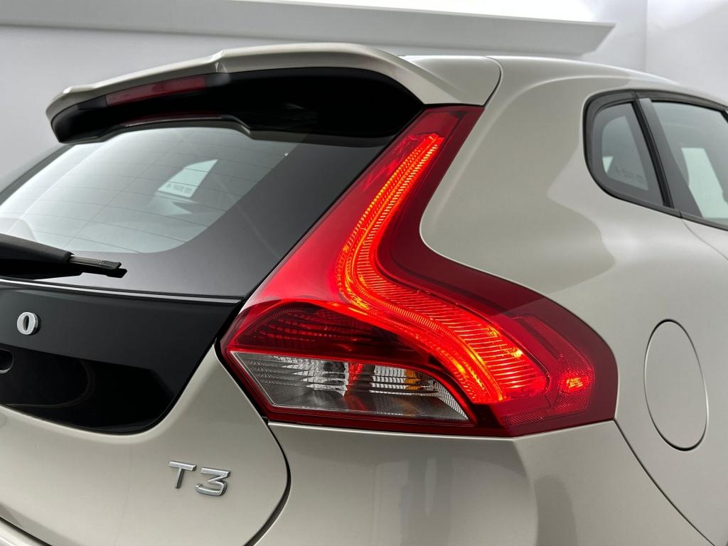 Volvo V40 2.0 t3 nordic+ | standkachel | stoelverwarming | cruise control |