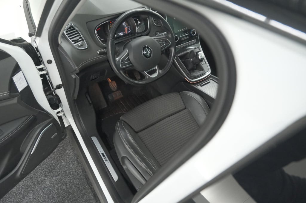 Renault Grand Scenic tce 140 bose | 7 zitplaatsen | trekhaak | camera | bos