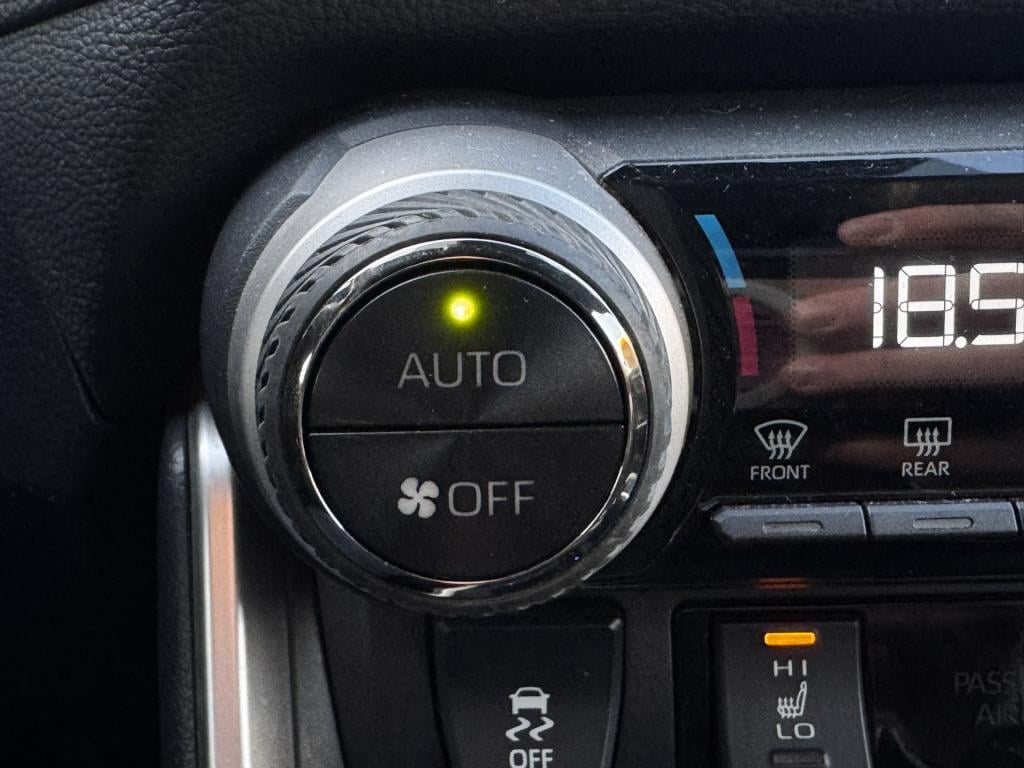 Toyota Rav4 2.5 hybrid style | navigatie | trekhaak | bi-tone |