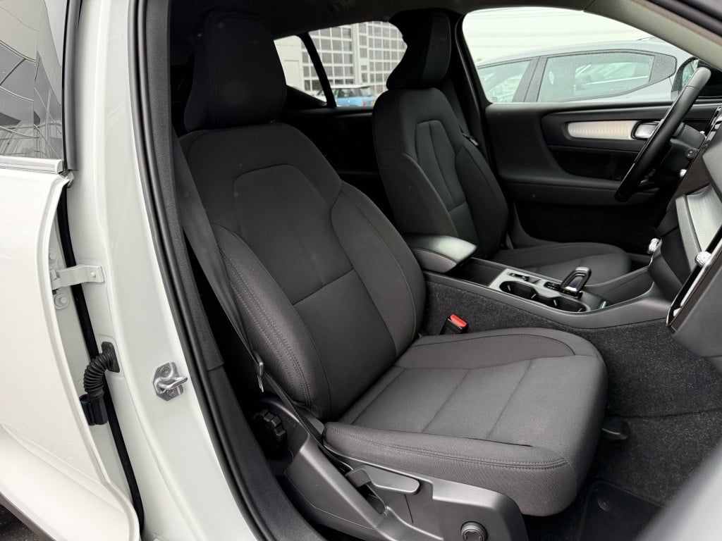 Volvo XC40 t5 262pk recharge business pro| navi| keyless| led| getint glas|