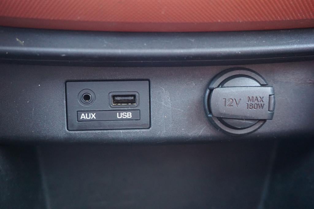 Hyundai I 10 1.0i i-motion comfort plus airco / elektr. ramen / nap