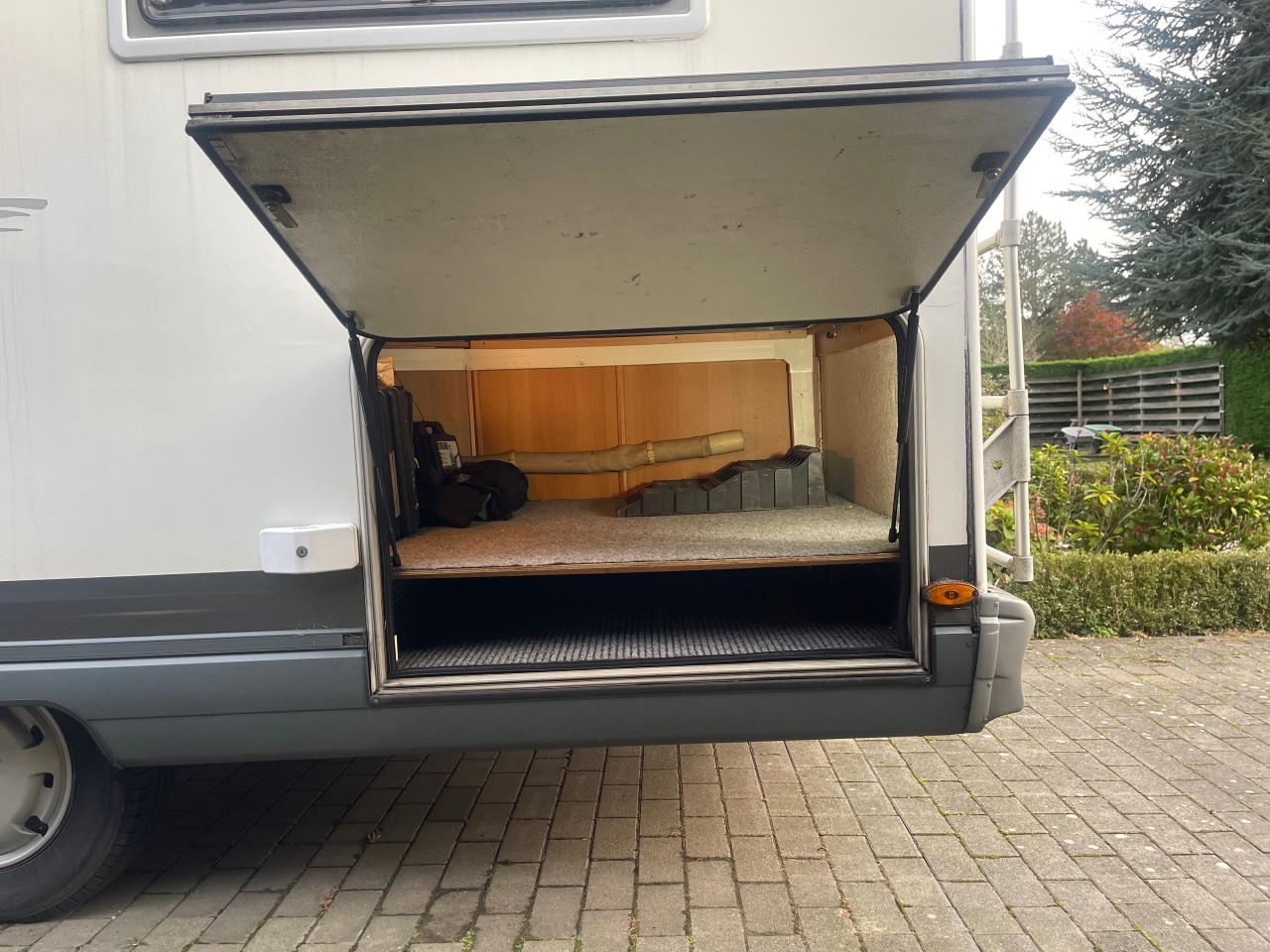 Moderne luxe camper, dubbele airco, zeer lage km stand, Recaro stoelen