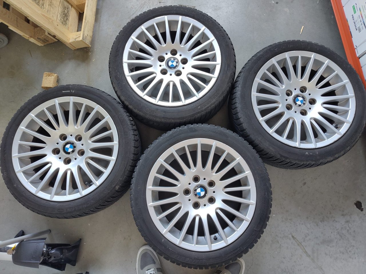 17 inch Lichtmetalen velgen + gebruikte banden maat 225/45/R17
