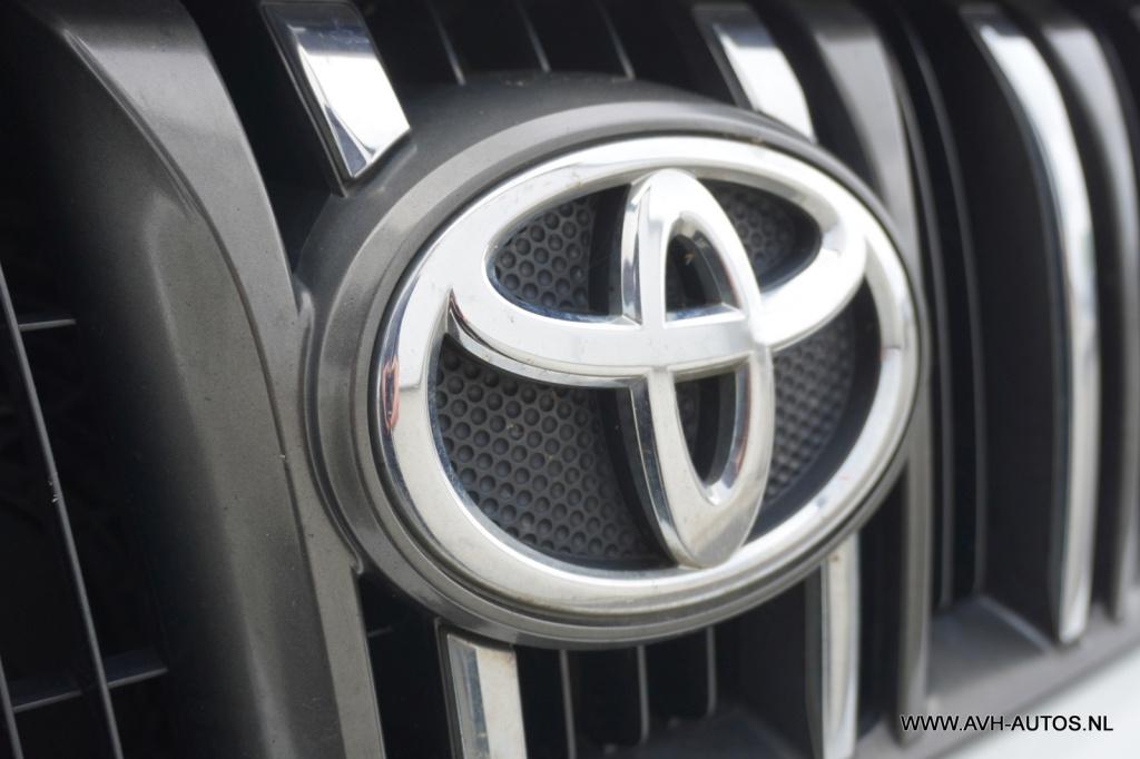 Toyota Land Cruiser 3.0 d-4d-f lx window van