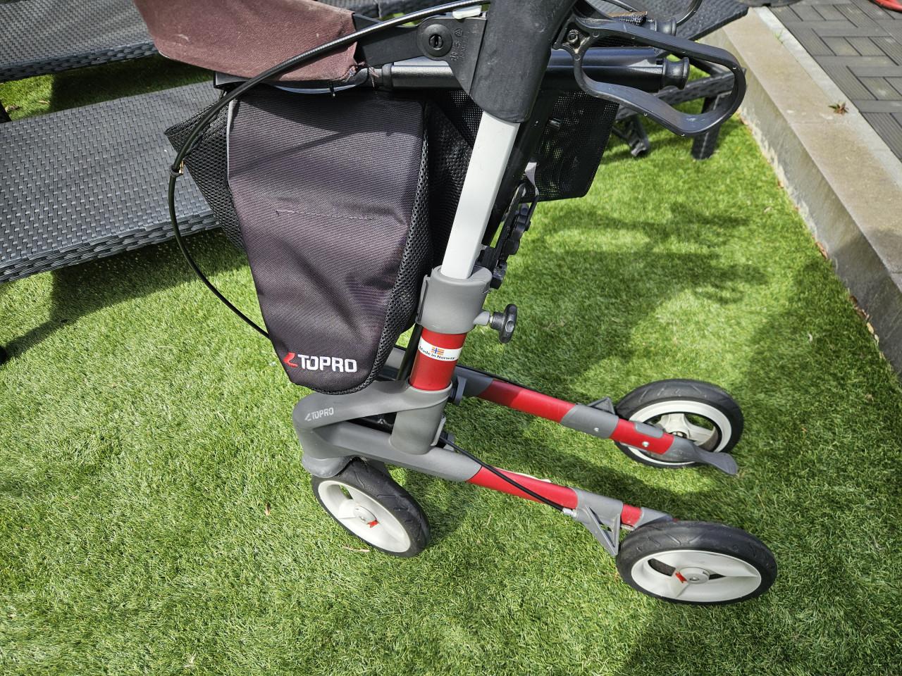 Zgan Topro Troja 5G rollator in de kleur rood, zeer nette staat