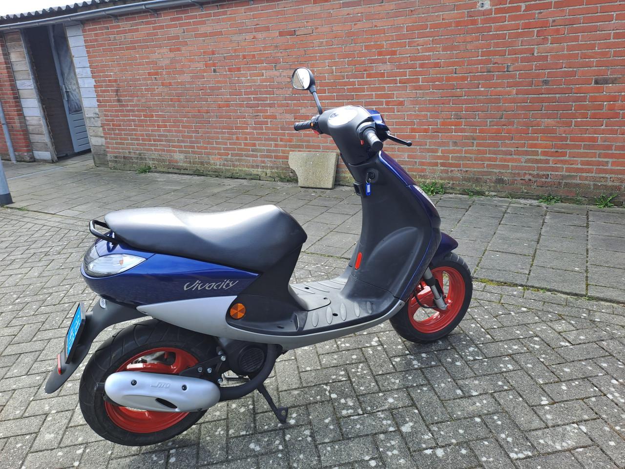 Te koop mooie peugeot vivacity scooter