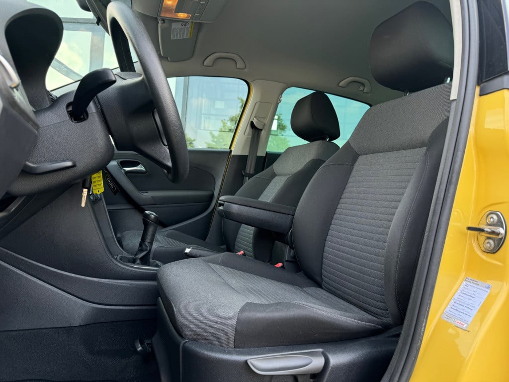 Volkswagen Polo 1.4-16v r-line * carplay * pdc * airco