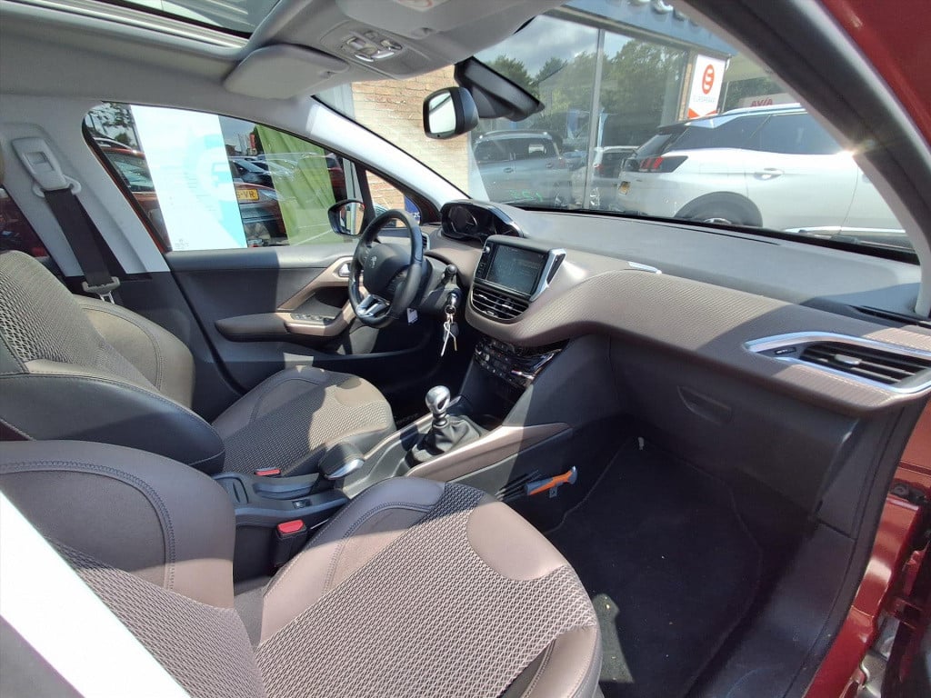 Peugeot 2008 1.2 puretech 130pk s&s allure navigatie | cruise & climate con