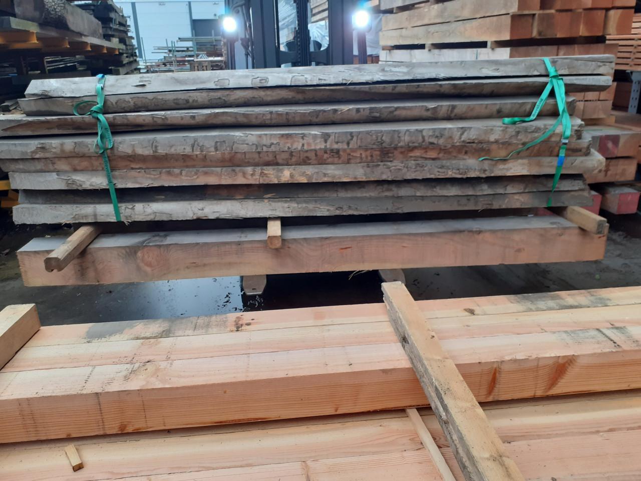 Dikke brede boomstam essen gezaagd op 8,5 cm voor 200 euro