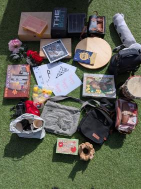 Gratis afhalen: 3 tassen met rommelmarktspullen