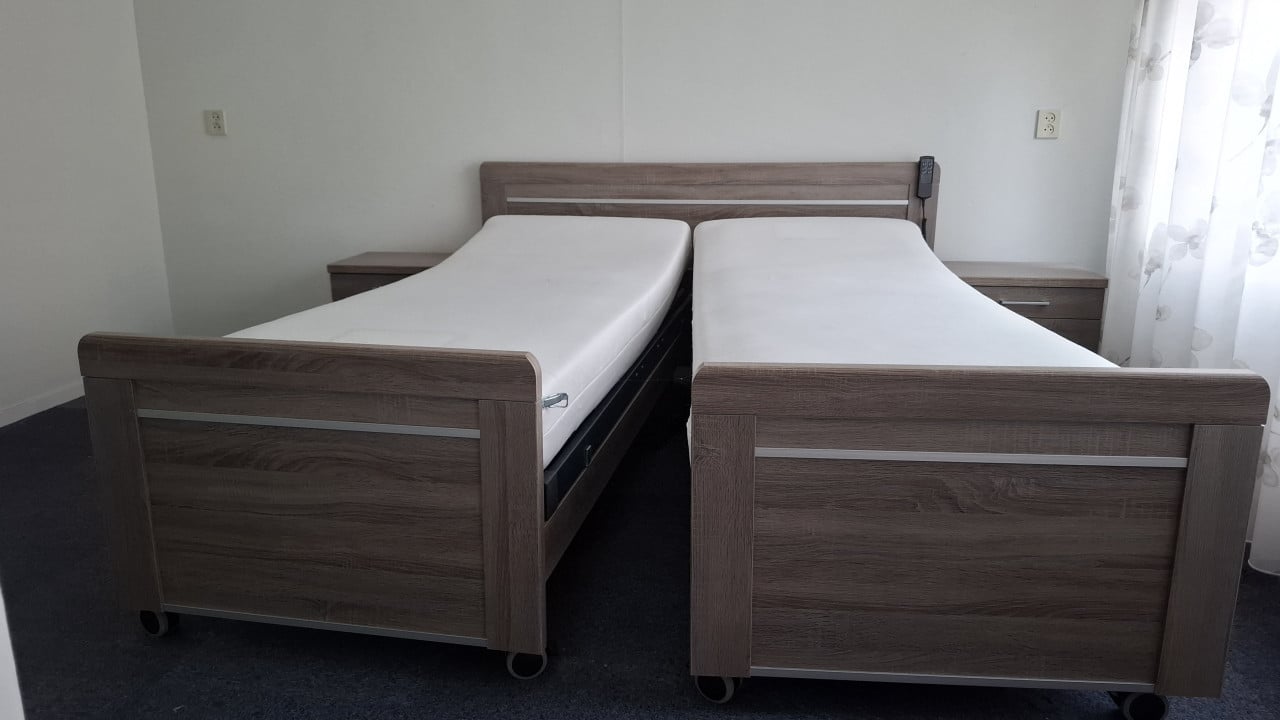 2 persoonsbed bed (uitrijdbaar)