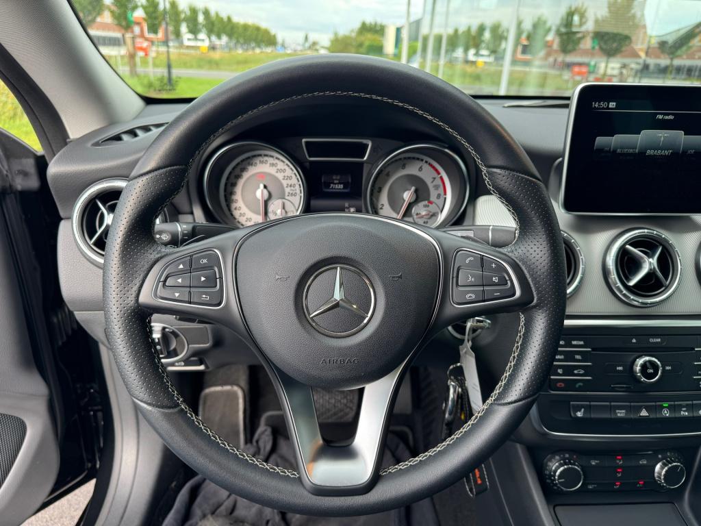 Mercedes-Benz Cla 180 urban automaat , apple-carplay , afneembare trekhaak